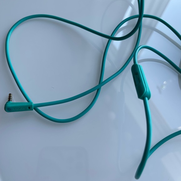 Beats Headphones - Picture 4 of 6